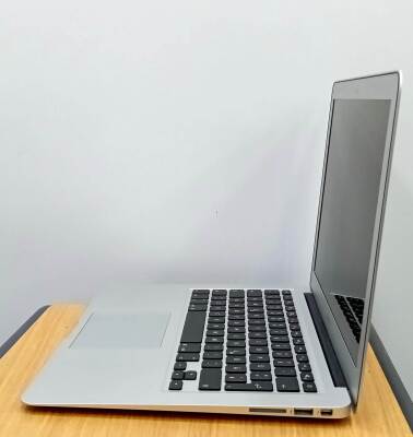 Apple MacBook Air A1466 2015 i5 8Gb Ddr3 120GB SSD O/B MDP OS X Yosemite 13.3