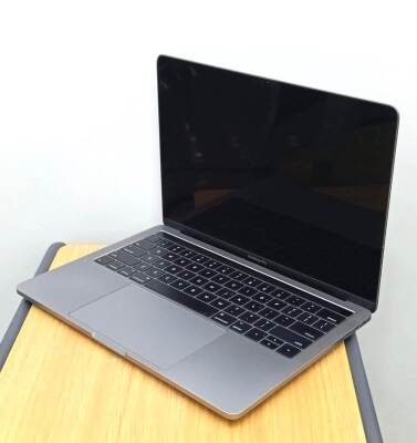 Apple MacBook Pro A1706 2017 i7 16GB DDR3L 500 GB SSD O/B TYPE.C Catalina 13.3