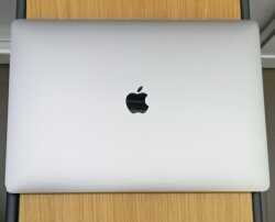 Apple MacBook Pro A1990 2018 İ7 2.6GHz 16Gb Ddr4 250GB SSD Radeon 560x Monterey 15.4