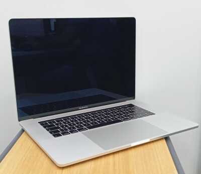 Apple MacBook Pro A1990 2018 İ7 2.6GHz 16Gb Ddr4 500 GB SSD Radeon 560x Monterey 15.4