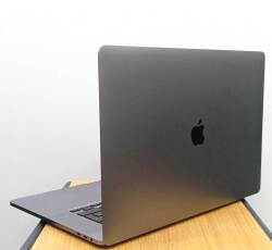 Apple MacBook Pro A2141 2019 İ7 2.6GHz 16Gb Ddr4 500 GB SSD Radeon 5300M 4GB Monterey 16